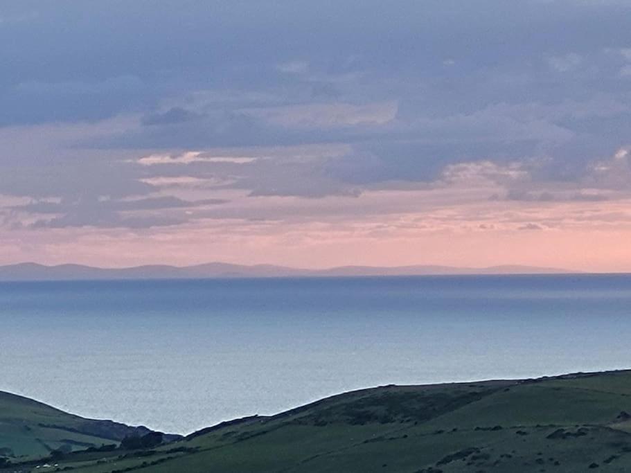 Llanllyfni Amazing Coastal & Sunset Views In Eryriヴィラ エクステリア 写真